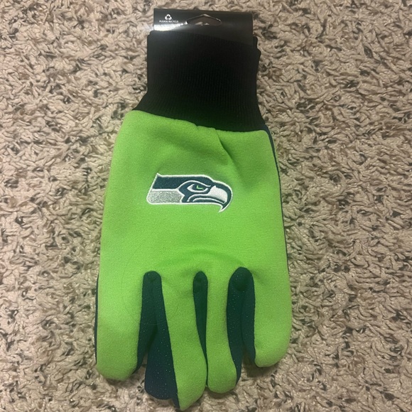 Seahawks winter gloves - Picture 3 of 3